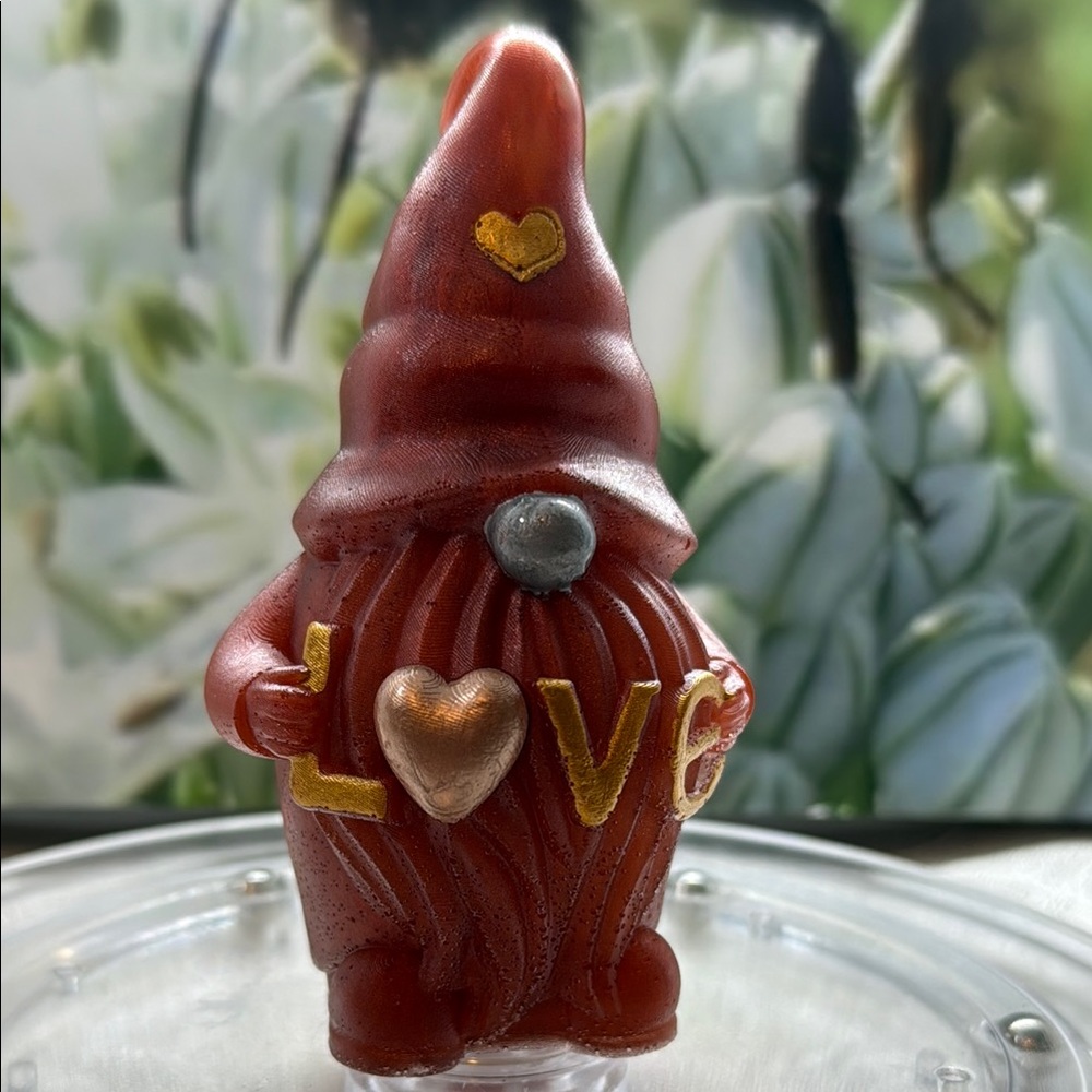 Unique Resin Love Gnome Figurine - Red and Gold - Picture 9 of 9